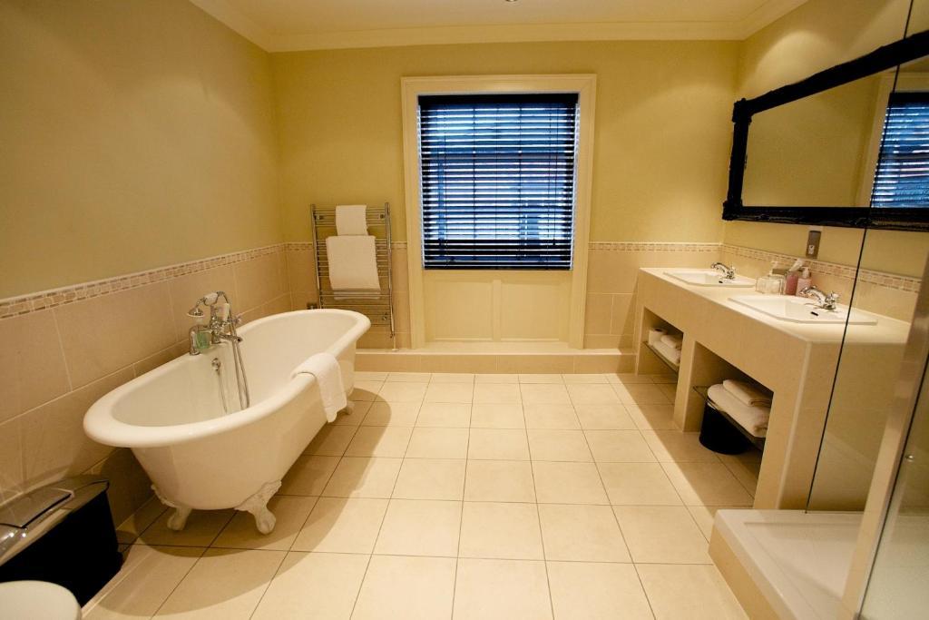The Commercial Hotel Chester Esterno foto